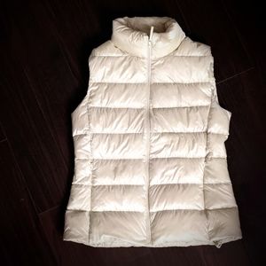 Uniqlo Down Vest, Lightweight Puffy, white cream warm winter ski puffer